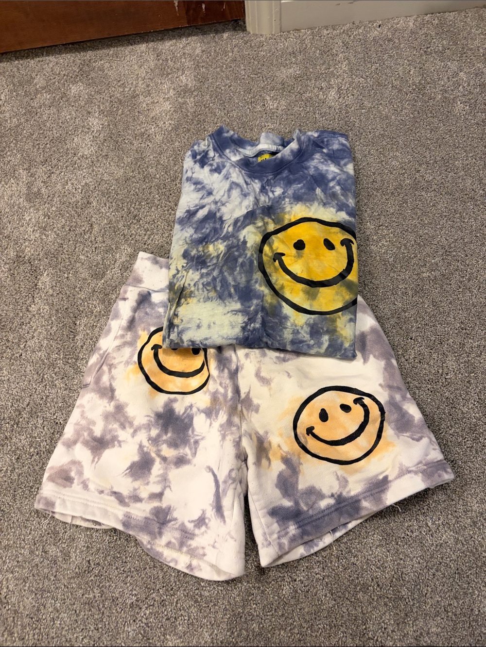 MArket Men's Tie-Dye Smiley Shorts Set in Blue, White and Yellow